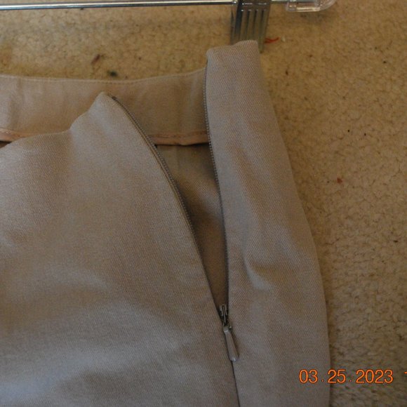 Capris - Picture 3 of 4